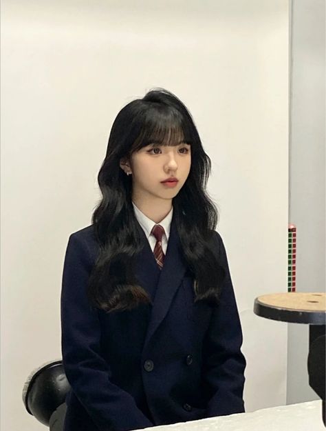 Japanese High School, Angry Face, School Photos, Girl Face, Kpop Groups, Face Claims, Bangs, Curly Hair Styles, Hair Styles