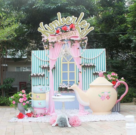 Wow!! What a fabulous Tea Party backdrop for this Garden party! Just look at that teapot!! See more party ideas at CatchMyParty.com Tea Party Birthday Party, Tea Decor, Tea Party Theme, Super Party, Tea Party Decorations, Catering Company, Garden Birthday, Decoration Garden, Tea Party Birthday