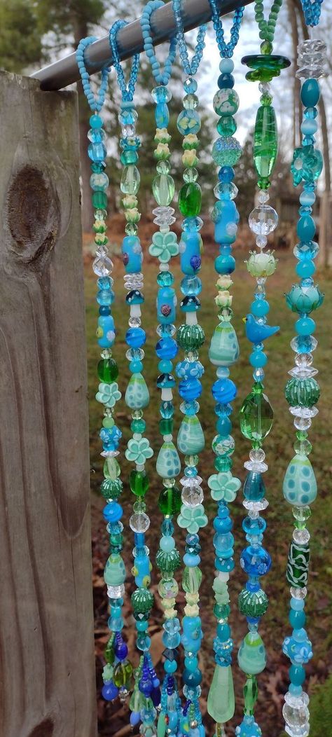 Glass Bead Suncatcher, Hanging Crystals Diy, Tropical Crafts, Beaded Wall Art, Glass Bead Crafts Diy, Beaded Suncatchers, Window Beads, Bead Suncatcher, Carillons Diy