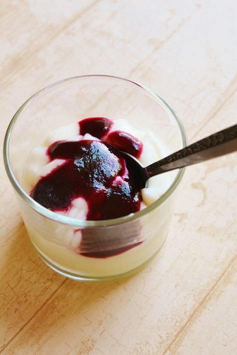 Seedless Black Raspberry Sauce - Homemade from The Joy of Caking Black Raspberry Recipes, Raspberry Sauce Recipe, Blackberry Sauce, Raspberry Jelly, Raspberry Recipes, Raspberry Sauce, Raspberry Syrup, Raspberry Cake, Syrup Recipe