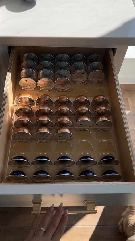 Nespresso Coffee Station Aesthetic, Nesspreso Pod Storage, Espresso Coffee Bar Ideas, Organize Nespresso Pods, Nespresso Home Coffee Bar, Coffee Pod Drawer Organization, Nespresso Coffee Pod Storage, Home Bar Organization Ideas, Nespresso Drawer Organization