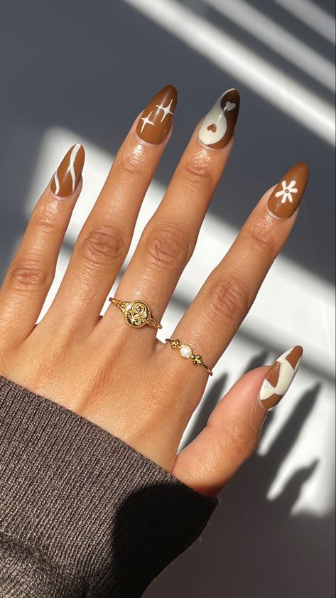 Brown nails with mix and match white designs with gold rings Oval Nails Designs, Hollywood Nails, Brown Nail Art, Wide Nails, Fall Nail Ideas, Brown Nails Design, Romantic Nails, Homemade Facials, Fall Acrylic Nails