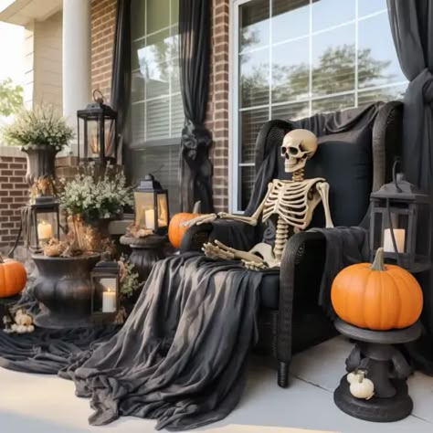 halloween_decor_ideas Halloween Party Decorations Indoor, Halloween Porch Ideas, Indoor Halloween Decor Ideas, Indoor Halloween Decor, Scary Halloween Decorations Diy, Halloween Outside, Halloween Decorations Diy, Halloween Front Porch Decor, Halloween Props Diy