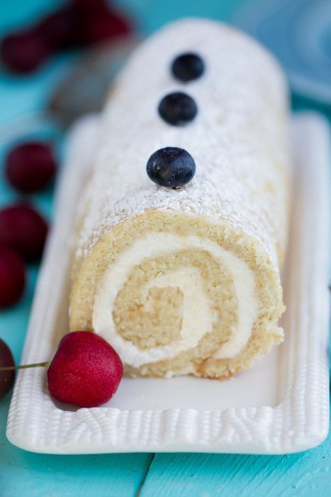 Sponge Cake Roll Recipe, Yule Log Cake Recipe, Sponge Cake Roll, Jelly Roll Cake, Mascarpone Filling, Yule Log Cake, Cake Roll Recipes, Log Cake, Vanilla Sponge Cake