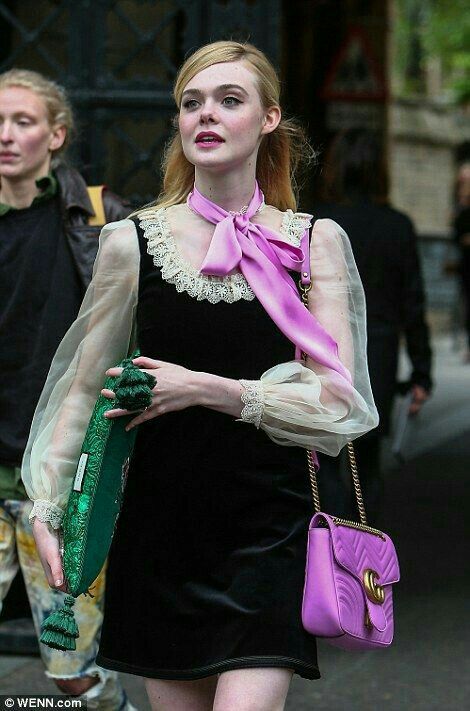 Gucci Fashion Show, Elle Fanning Style, Gucci Cruise, Victorian Blouse, Walking Down The Street, Kirsten Dunst, Keira Knightley, Looks Street Style, 2017 Fashion