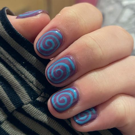 Funky Outfit Aesthetic, Hozier Nail Art, 1222 Tattoo, Artsy Nail Ideas, Swirl Short Nails, Three Color Nails, Rollie Pollie Tattoo, Emo Short Nails, Scene Kid Nails