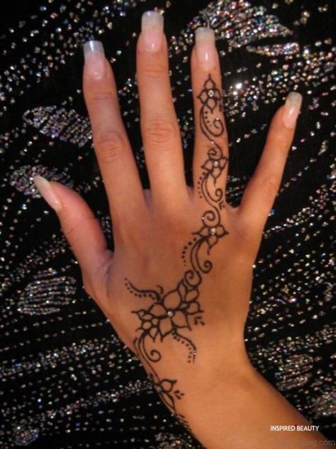 36 Gorgeous flower tattoo designs & Ideas - Inspired Beauty | Henna tattoo designs hand, Henna inspired tattoos, Finger tattoos Shen Long Tattoo, Henna Hands, Cute Henna Designs, Tattoos Henna, Cute Henna Tattoos, Henna Style Tattoos, Henna Inspired Tattoos, Henna Hand, Cute Henna