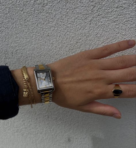 Casio Silver Watch, Casio Watch Women, Gold And Silver Watch, Silver Watches Women, Vintage Watches Women, Gold Watches Women, Watches Women, Gold Bracelets, Jewelry Inspo