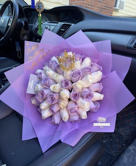 Lavender Ramo, Lilac Roses Bouquet, Purple Flowers Bouquet Birthday, Purple Ramos, Purple Flower Bouquet Aesthetic, Purple Roses Bouquet, Flower Bouquet Purple, Purple Rose Bouquet, Ramo Ideas