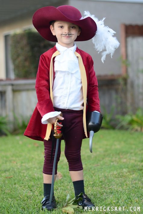 Merrick's Art // Style + Sewing for the Everyday Girl: HOMEMADE HALLOWEEN: PETER PAN AND CAPTAIN HOOK COSTUMES Captain Hook Halloween Costume, Captain Hook Halloween, Peter Pan Kostüm, Halloween Costume Ideas Diy, Homemade Costumes For Kids, Hook Costume, Captain Hook Costume, Costume Dinosaure, Jacket Tutorial