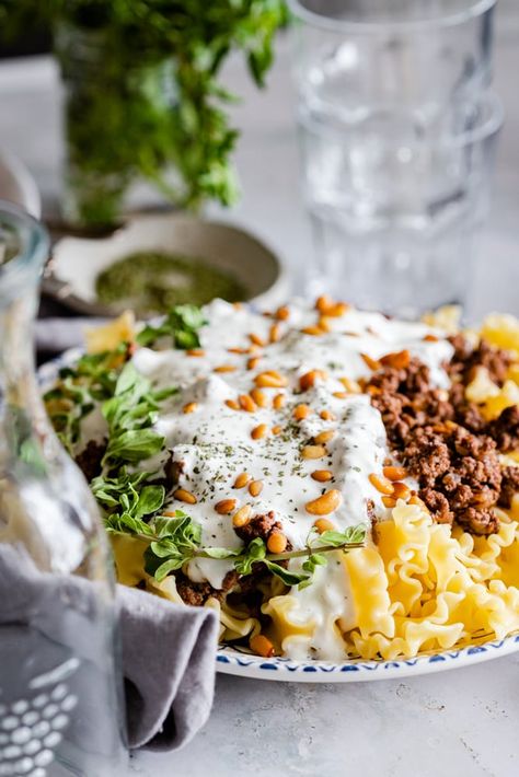 Arabic Pasta with Easy Yogurt Sauce Pasta With Yogurt, Easy Weeknight Pasta, Quick Pasta Sauce, Pasta Ground Beef, Food Recipes Videos, Ground Beef Seasoning, Weeknight Pasta, Breakfast Cooking, Vegan Beef