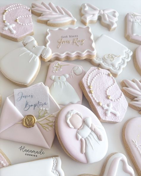 Sweetest baptism cookies 🕊️ Recipes, classes, royal icing transfer sheets, templates and more available at hanamadecookies.com ! Napkin inspiration from @busyb.bakehouse and envelope inspiration from @oh.sugar.cookieco ! Royal Icing Transfer Sheets, Baptism Cookies, Bridal Cookies, Royal Icing Transfers, Baptism Ideas, Food Decor, Transfer Sheets, Cookies Decorated, Cookies Recipes