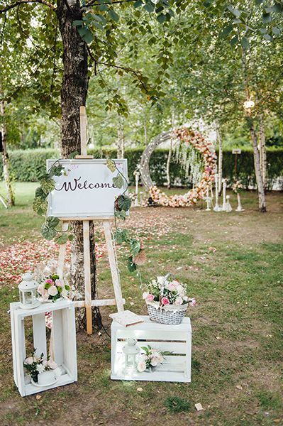 Crate Décorgoodhousemag Artificial Eucalyptus Garland, Wedding Entrance Decor, Wedding Entrance, בר מצווה, Wedding Day Timeline, Wooden Crates, Greenery Wedding, Diy Wedding Decorations, Free Wedding