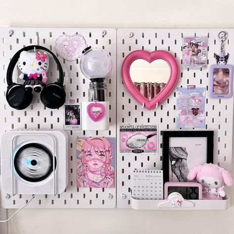 deb 🧩💗🛼🗯️🎀 on Instagram: "2022 wrapped 💗⭐️🫧" Pegboard Ideas, Kpop Room, Desk Inspiration, Desk Inspo, Pastel Room, Pinterest Room Decor, Ideas Hogar, 12 December, Room Desk