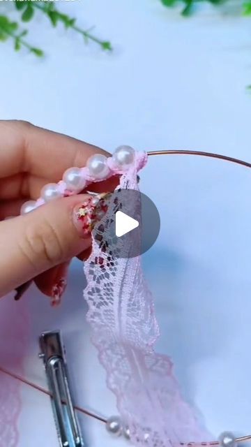 Headband Display Diy, Diy Headbands For Kids, Trending Diy Crafts, Diy Hair Accessories Beads, Diy Hair Band, Hair Band Diy, Cute Diy Hair Accessories, Diy Hair Pieces, Diy Hair Accessories Tutorial