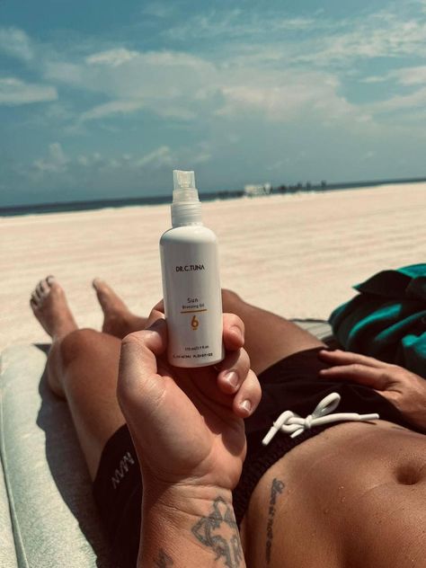 😎🌞 BRONZING OIL 🌞😎 ☀️THIS IS NOT FAKE TAN it's a tan accelerator that naturally stimulates your skin to tan better and faster in the sun ☀️😎 😎Contains carrot oil helping you to tan faster 😎Quick absorbing spray oil 😎Increases your melanin levels 😎Deepens the colour of your tan 😎SPF 6 😎Keeps skin hydrated 😎Non greasy 🙋‍♀️🙋‍♀️Who wants a bottle or three? 🙋‍♀️🙋‍♀️ https://farmasi.co.uk/cathysummersell/WishListSharedDetail?wishListId=3ad9b843-c92f-404c-c5f1-08dc297068d8 Tan Faster, Bronzing Oil, Carrot Oil, Tan Accelerator, How To Tan Faster, Carrots Oil, Fake Tan, Your Skin, Spray