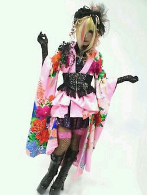 Hiyori. Kiryu. Visual Kei Outfits, Oshare Kei, Japanese Clothes, Rock Baby, Tokyo Fashion, Japanese Street Fashion, Japanese Outfits, Cherry Pie, J Fashion