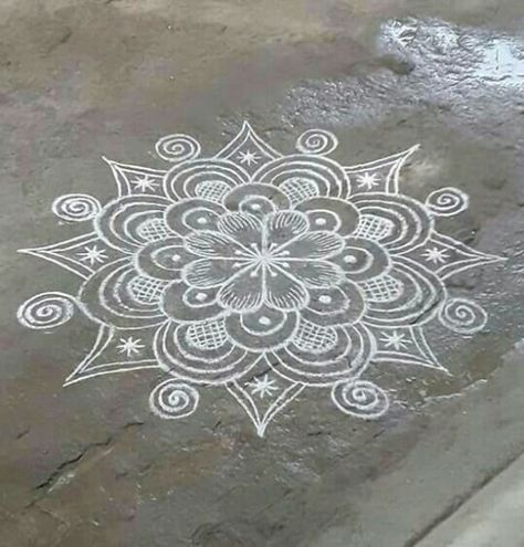 Big Kolam Designs, Margazhi Kolam Rangoli Designs, Free Hand Rangoli Designs Flower, Bhogi Rangoli Designs, Kolam Designs Rangoli, Kolam Rangoli Design, Simple Kolam Designs, Simple Rangoli Kolam, Pattern Design Drawing