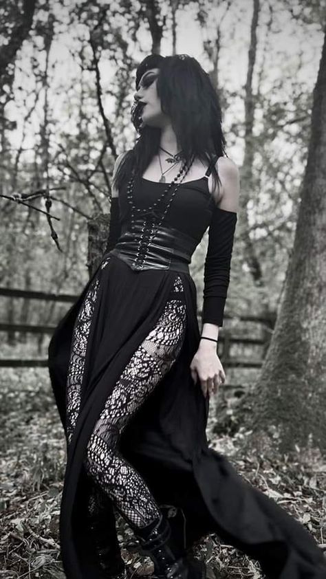 Fancy Goth Dress, Victorian Goth Aesthetic Outfit, Dark Ethereal Fashion, Dark Goddess Aesthetic Outfit, Romantic Goth Outfits Dresses, Gothic Y2k Fashion, Old Gothic Fashion, Gothic Outfits Aesthetic, Trad Goth Clothes