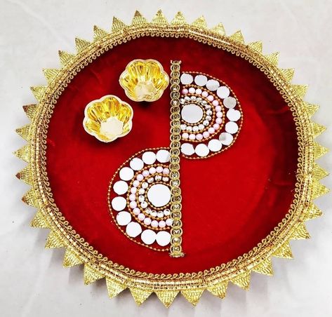 Simple Arti Thali Decoration Ideas, Engagement Plates, Navratri Thali, Arti Thali Decoration, Arti Thali, Aarti Thali, Simple Flower Rangoli, Cooker Cake, Puja Thali