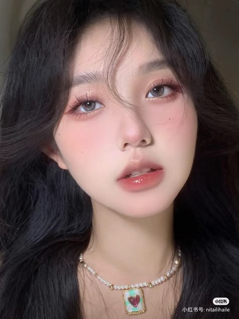 Korean Spring Makeup, Easy Korean Makeup, Make Up Korean, Halloween Pennywise, Layout Makeup, Makeup Layout, Korean Makeup Tips, Vibrant Makeup, Light Makeup Looks