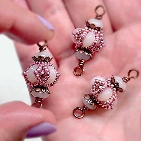 Bead Cap Earrings, Beaded Beads Tutorial Free, Christmas Seed Bead Patterns, Jewelry Wire Wrapping Diy, Wire Wrapped Earrings Tutorial, Beadwork Patterns Free Seed Bead Tutorials, Beaded Earrings Patterns Tutorial, Beebeecraft Tutorials, Easy Beading Tutorials