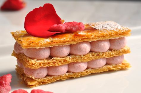 Napoleon filled with raspberry rose cream. Bourbon Tea, French Pastries Recipes, Types Of Pastry, Vanilla Bourbon, Individual Desserts, French Desserts, French Pastries, Pastry Recipes, Mini Cakes