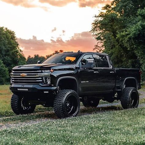 Chevy High Country 2500 Lifted, Lifted Chevy Trucks Silverado 2500, Big Chevy Trucks, Modified Trucks, Silverado Z71, Jacked Up Chevy, Jacked Up Truck, Country Trucks, Dream Whip