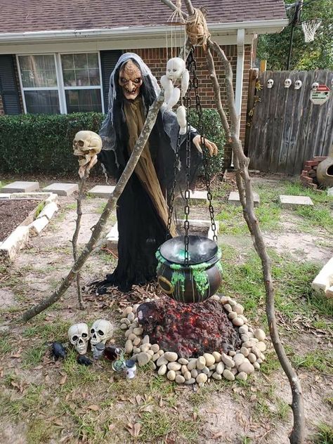 Haunted Trail Ideas, Voodoo Halloween, Halloween Diy Outdoor, Halloween Outside, Halloween Props Diy, Halloween Witch Decorations, Creepy Halloween Decorations, Halloween Decorations Diy Outdoor, Halloween Spooktacular