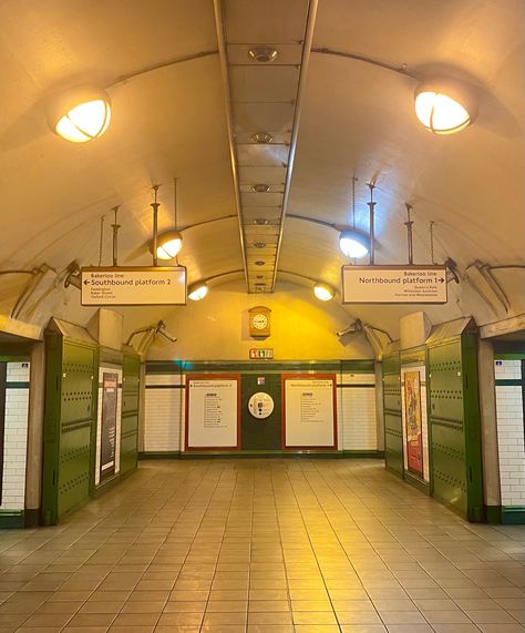 11 years since ‘About Time’ ⏰♥️ A truly wholesome and pure film. ‘About Time’ remains as an incredibly poignant story about falling in love, getting old, and the importance of enjoying the moment for what it is - exactly what this sequence represents as McAdams and Gleeson go on lots of dates through Maida Vale tube station! Gleeson learns that his family can travel back in time to relive any moment they choose. How bizarre?! But it isn’t bizarre at all… because at its core, the time travell... Enjoying The Moment, Maida Vale, Tube Station, About Time, Back In Time, Getting Old, Go On, Falling In Love, Dates