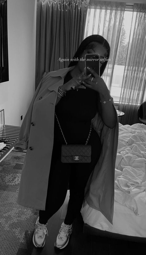 Corporate Baddie Winter Outfits, Paris Outfits Black Women, Coat Outfit Black Women, Trench Coat Outfit Black Women, Outfit Restaurant Night, Going Out Outfits Black Women, Black Woman Outfits, Winter Baddie, Outfit Black Women