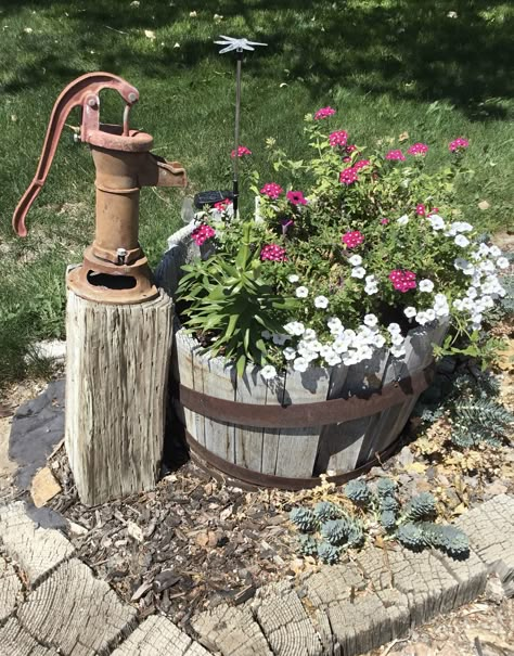 Waterpump Ideas Outdoor, Old Well Pump Ideas, Vintage Well Pump Ideas, Country Driveway Landscaping, Hitching Post Landscaping, Water Pump Garden Ideas, Well Pump Cover Ideas Front Yards, Well Pump Cover Ideas Diy, Old Pump Garden Ideas