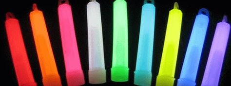 Glow Stick Science Labs ~ Super Easy Set-Up Glow Stick Science, Light Experiments For Kids, Wacky Science, Glow Stick Jars, Light Experiments, Glow Jars, Stem Engineering, Science Labs, Stem Classroom