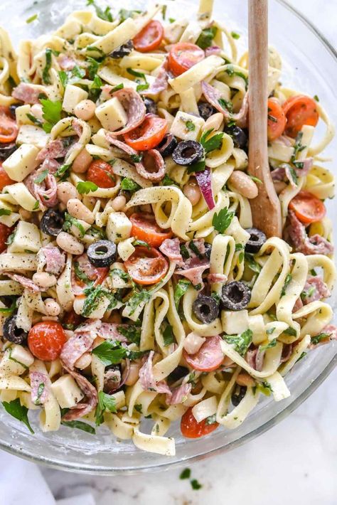 Tuscan Pasta Salad, Entertaining Ideas Party, Salad Caprese, Tuscan Pasta, Beach Recipes, Vacation Meals, Beach Food, Lake Food Ideas Summer, Lake Food Ideas