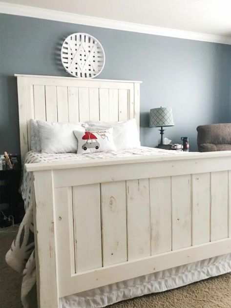 King Size Farmhouse Bed Diy, Farmhouse Platform Bed Diy, Homemade King Size Bed Frame, Farmhouse Headboard Diy King Beds, Full Size Bed Frame Diy, Farmhouse Headboard Ideas, Wooden Bed Frame Design, Farmhouse Queen Bed, Diy Farmhouse Headboard