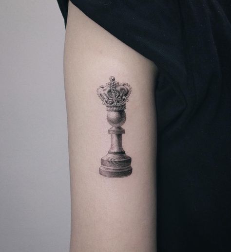 ZIPIN BLACK (@zipinblack) added a photo to their Instagram account: “A Promoted Pawn♟🖤 #zipintattoo #tattoo #chess #pawn” Chess Piece Tattoo, Chess Tattoo, Artistic Tattoos, Idea Tattoo, Meaningful Tattoos For Women, Pieces Tattoo, Small Meaningful Tattoos, Tattoos Geometric, Temporary Tattoo Designs