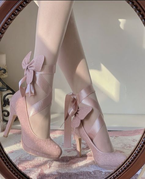 Women French Style, Pretty Heels, Bow High Heels, French Women Style, Cute Shoes Heels, Stunning Shoes, Fancy Shoes, Bridesmaid Shoes, Girly Shoes