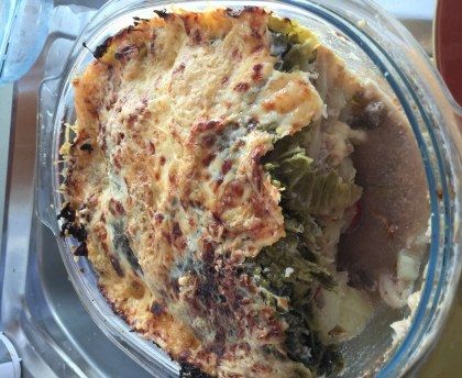 Gratin de chou vert frisé : Recette de Gratin de chou vert frisé - Marmiton Classic Coleslaw Recipe, Roasted Cabbage Wedges, Easy Healthy Side Dishes, Potluck Side Dishes, Vegan Coleslaw, Quick Vegetarian Meals, Roasted Cabbage, Potluck Dishes, Coleslaw Recipe