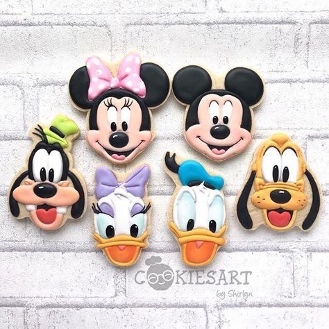 Mouse Cookies, Cookies Art, Cookies Icing, Minnie Mouse Cookies, Mickey 1st Birthdays, Minnie Mouse Birthday Party Decorations, Mickey Mouse Cookies, Mickey Mouse Decorations, Cartoon Cookie