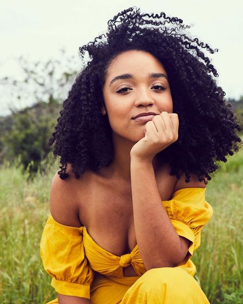 Kat Edison, Aisha Dee, Avengers Girl, Curly Hair Inspiration, Pose Reference Photo, Curly Girl, Urban Outfits, Photoshoot Inspiration, Couple Posing