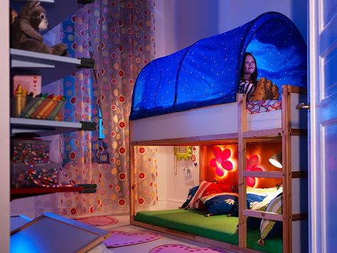 do you realize how cool this is. tent+bunkbed+bottom bunk on floor=holy trinity Cama Ikea Kura, Ikea Kids Playroom, Ikea Bunk Bed, Ikea Playroom, Ikea Kids Room, Ikea Kura Bed, Kura Bed, Ikea Kura, Cool Kids Bedrooms