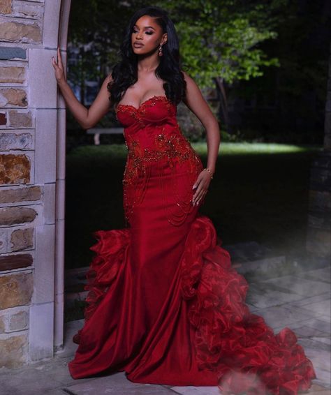 Aso Ebi Wedding, Prom Photography Poses, African Gowns, Red Evening Dresses, African Luxury, Prom Goals, Prom Picture Poses, Prom Photoshoot, Trendy Prom Dresses