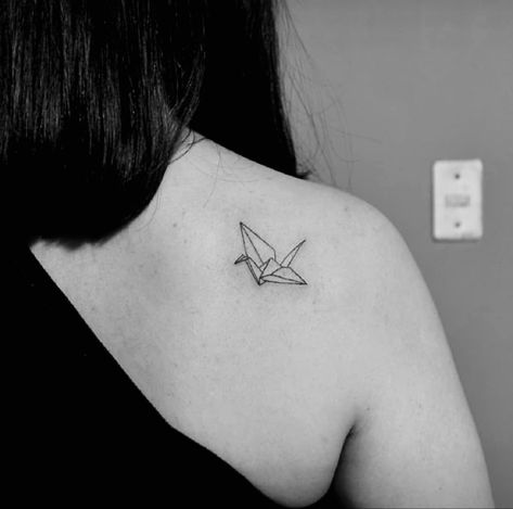 Paper crane tattoo Sadako Sasaki one thousand paper cranes Manacled Paper Crane Tattoo, Thousand Paper Cranes, Origami Tattoo, Crane Tattoo, Paper Cranes, Tattoo Paper, Geniale Tattoos, Japan Tattoo, Top Tattoos