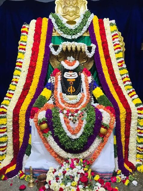 Sri Eswaran Shiva Family Photo Hd, Shivalingam Images, Shiva Family Photo, Shravan Month, Puja Decoration, Goddess Kali Images, New Movie Images, Durga Mantra, God Pics