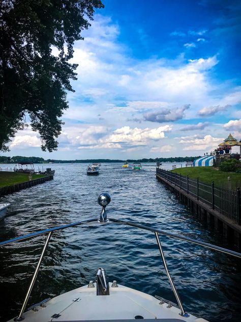 Explore the best activities around Lake Minnetonka! From scenic boat tours to lakeside dining, discover the top things to do in this picturesque destination. #LakeMinnetonka #TravelActivities #ExploreMinnesota | ViaTravelers.com Abby Jimenez, Lake Minnetonka, Minnesota Travel, Adventure Guide, Travel Activities, Boat Tours, Big Island, Nature Lovers, Outdoor Adventure