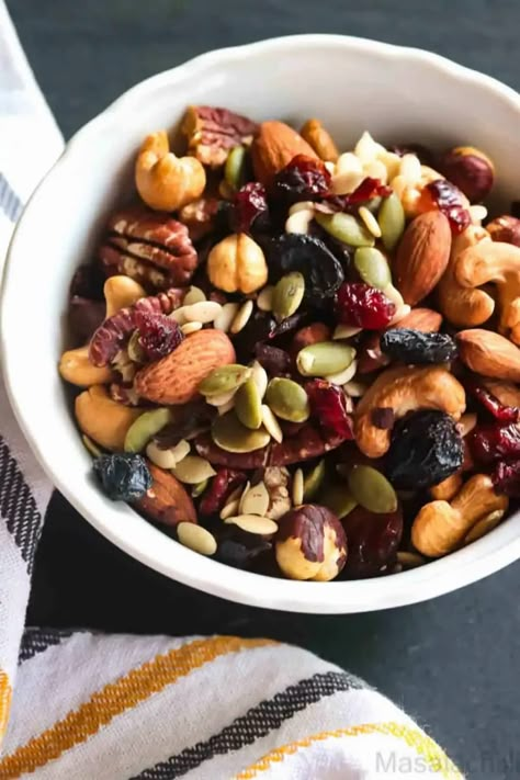 Healthy Trail Mix Recipes, Energy Boosting Snacks, Healthy Trail Mix, Trail Mix Recipes, Homemade Trail Mix, Nut Recipes, Gluten Free Banana, Summer Snacks, Dinner Recipes Easy