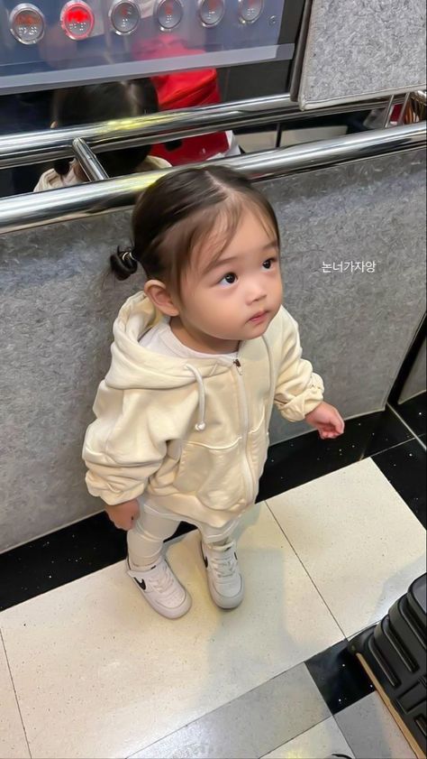 Half Asian Babies, Japanese Baby, Desain Pantry, Baby Tumblr, Cute Babies Photography, Ulzzang Kids, Cute Asian Babies, Korean Babies