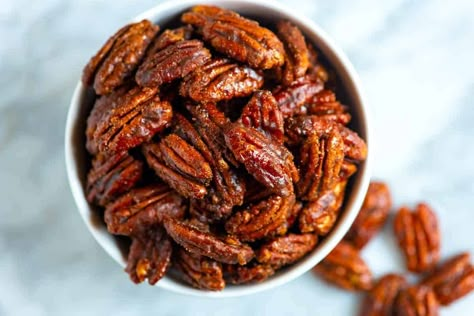 Thanks to a skillet and the stovetop, you can make these easy candied pecans in under 10 minutes. Honey Roasted Pecans, Quick Recipe Videos, Candied Pecans Recipe, Maple Candy, Chocolate Truffles Recipe Easy, Roasted Pecans, Truffle Recipe Chocolate, Pecan Recipes, Candied Pecans