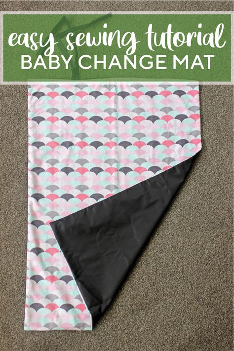 How to make a simple baby change mat - if you can sew a straight line, you can make this DIY portable baby change mat - perfect for in the nappy/diaper bag or as a baby shower gift! Diy Changing Pad Travel, Diy Changing Mat, Baby Change Mat, Changing Mat Diy, Changing Pad Cover Diy, Changing Pad Diy, Changing Mat Pattern, Diy Changing Pad, Diaper Bag Sewing Pattern