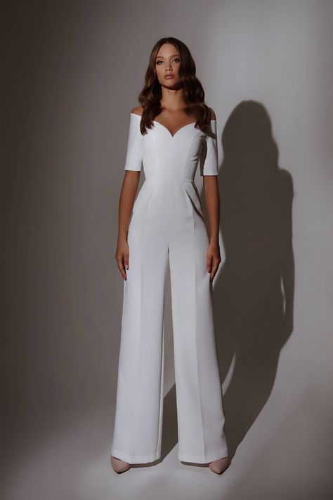 White Pantsuit Wedding, White Theme Party Outfit, White Jumpsuit Formal, Jumpsuits Classy, Graduation Outfits For Women, Jumpsuit Outfit Wedding, Graduation Dresses Long, Bride Jumpsuit, Grad Outfits